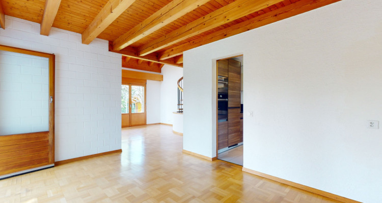 Geräumiges Einfamilienhaus mit Baulandreserve image 6