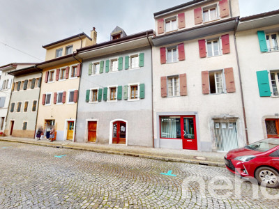 Maison mitoyenne de 4 niveaux dans le vieux bourg image 2