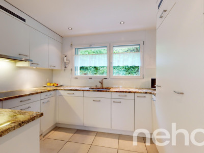 Grosszügige 6.5-Zimmer Doppelhaushälfte mit unverbaubarer Weitsicht image 6