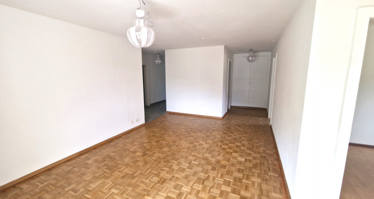 Appartement  de 4.5 pièces, rénové, avec place parc inclue image 1