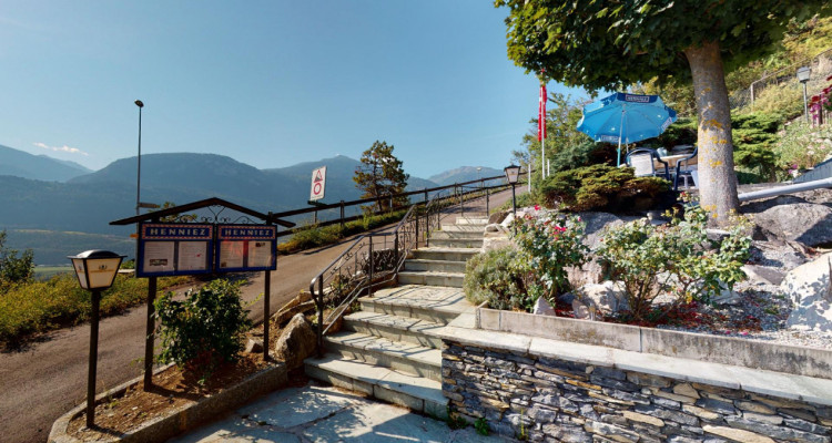Etablissement et restaurant avec vue panoramique sur les hauteurs de Sierre image 3