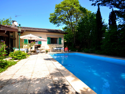 Villa dans un îlot de verdure avec piscine image 1