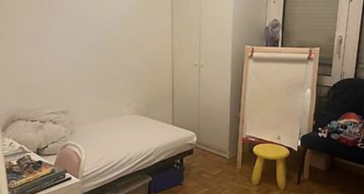 Appartement 3 pièces situé au Eaux-Vives pour une femme seule ou avec enfant image 3