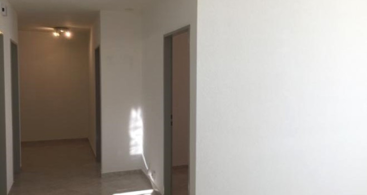 Appartement de 3,5 pièces, vue dégagée, parking intérieure dans garage inclu image 4