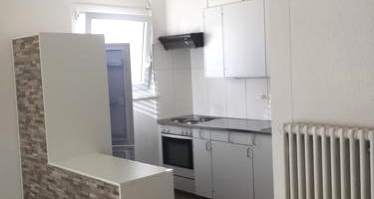 Appartement de 3,5 pièces, vue dégagée, parking intérieure dans garage inclu image 3