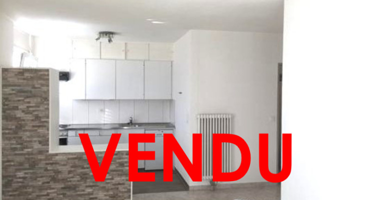 Appartement de 3,5 pièces, vue dégagée, parking intérieure dans garage inclu image 1