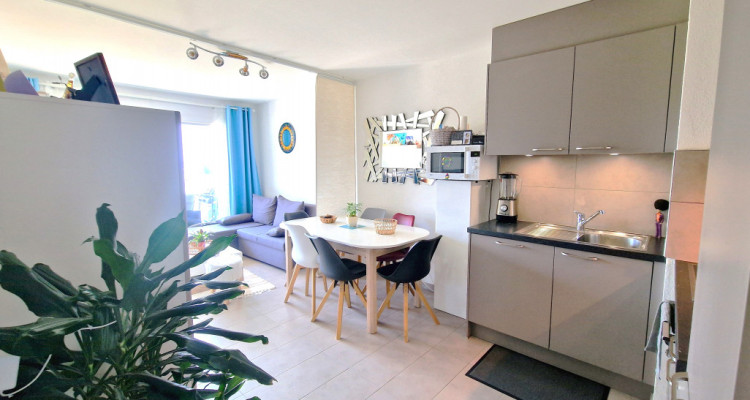 Appartement de 2,5 pièces Minergie, lumineux, belle vue dégagée  image 4