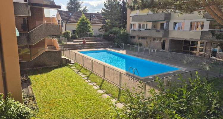 🏡Votre Havre de Paix : 4.5 pièces Meublé à St-Blaise avec piscine collective 🌟 image 11