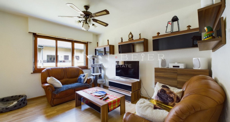 Beautiful bright duplex in a quiet neighborhood image 4