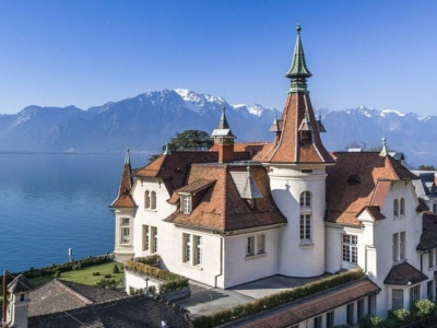 ✨EXCEPTIONAL HISTORIC PROPERTY ON THE FRONTLINE OF LAKE GENEVA ✨ image 1