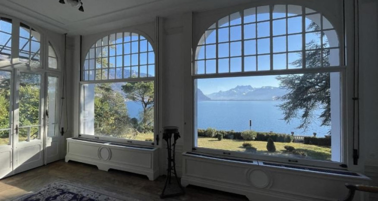 ✨EXCEPTIONAL HISTORIC PROPERTY ON THE FRONTLINE OF LAKE GENEVA ✨ image 6