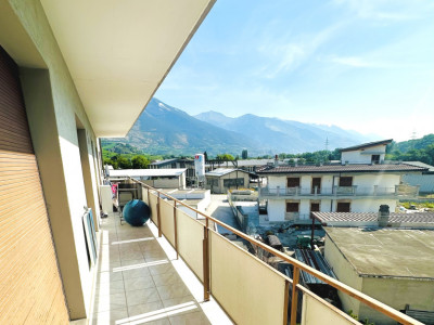 A vendre à Sierre : charmant appartement de 3,5 pièces avec balcon traversant image 1