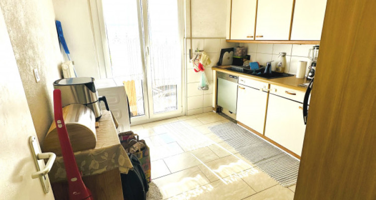 A vendre à Sierre : charmant appartement de 3,5 pièces avec balcon traversant image 2