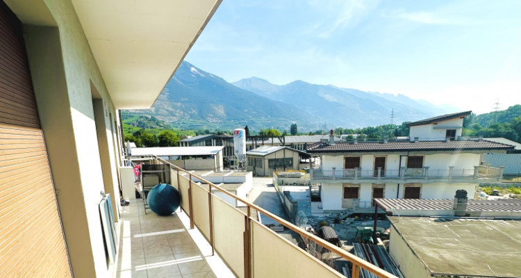 A vendre à Sierre : charmant appartement de 3,5 pièces avec balcon traversant image 1