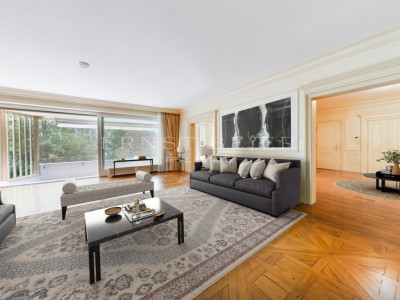 Beautiful 318m² apartment in the sought-after Florissant neighborhood. image 1