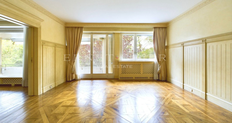 Beautiful 318m² apartment in the sought-after Florissant neighborhood. image 8