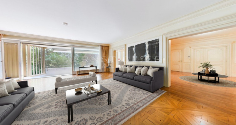 Beautiful 318m² apartment in the sought-after Florissant neighborhood. image 1