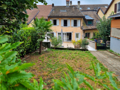 Rare maison vigneronne au centre du village de Tartegnin image 1