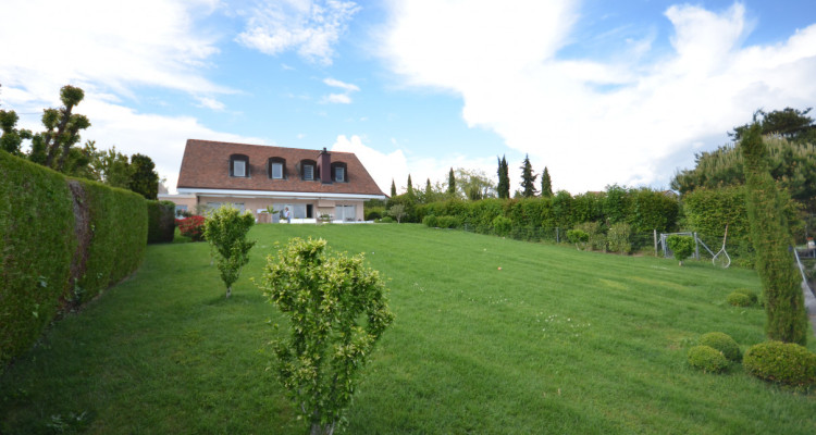 Magnifique villa pied dans leau avec hangar à bateau et ponton image 4