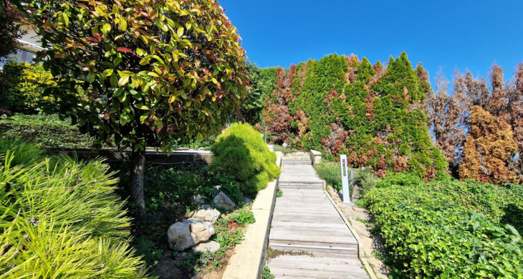 Abby Bryand immobilier présente: Villa familiale avec vue panoramique et piscine image 9