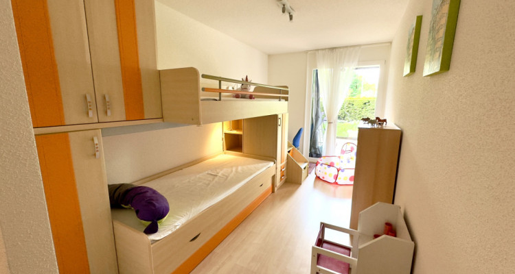 Unique: 2-bedrooms furnished apartement with a garden near Nyon train station  image 9