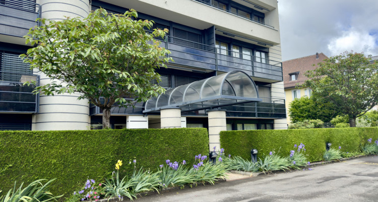 Une perle: appartement meublé avec jardin à pied de la gare de Nyon image 2