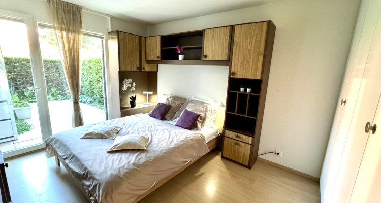 Unique: 2-bedrooms furnished apartement with a garden near Nyon train station  image 8