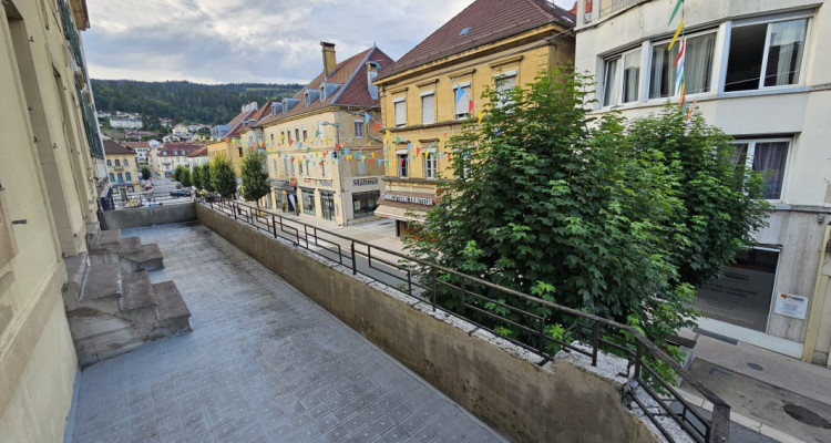 Grand appartement rénové avec terrasse au centre-ville de Morteau (France) image 8