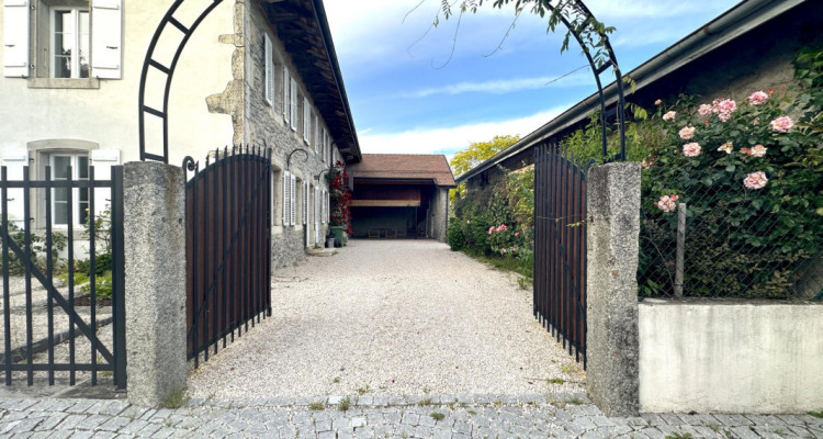 Vaste appartement de 6.5 pièces dans un ancien corps de ferme image 2