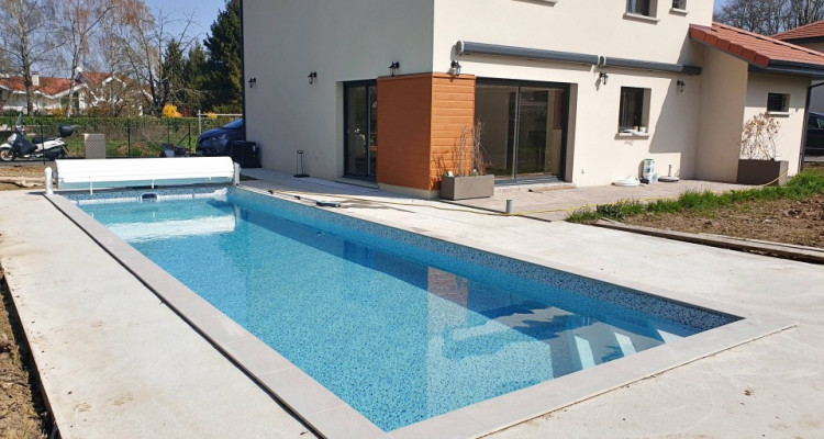 Magnifique villa 5,5 p / 4 chambres / 4 SDB / terrasse avec piscine image 1