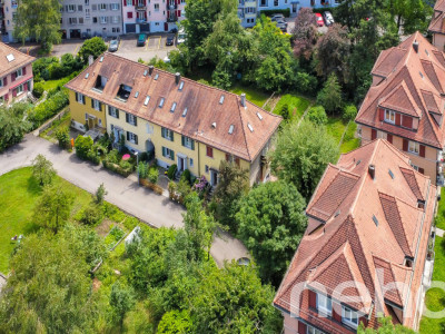 Eckreihenhaus im Denkmalschutz mit grossem Grundstück image 1