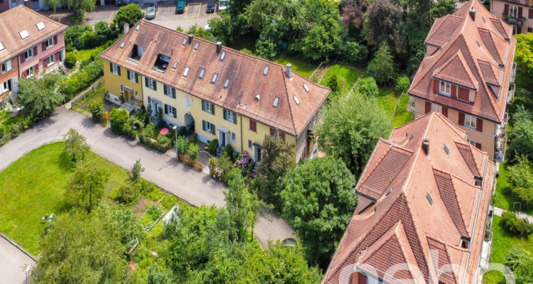 Eckreihenhaus im Denkmalschutz mit grossem Grundstück image 3