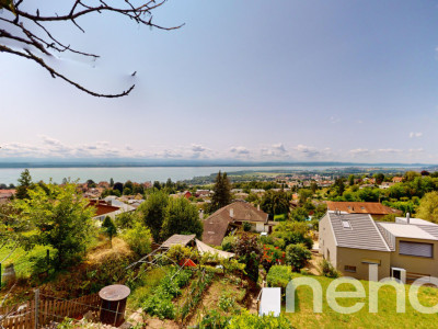 Vue sur le lac pour cette maison individuelle avec garage! image 1