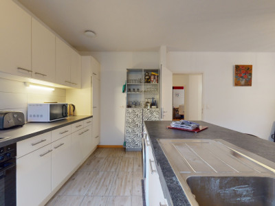 Appartement de 4,5 pces rénové avec balcon et vue ! image 4