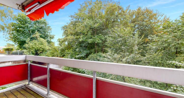 Appartement de 4,5 pces rénové avec balcon et vue ! image 3