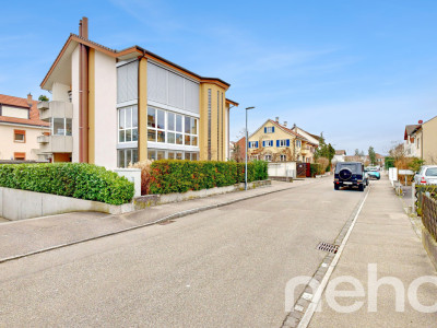 Grosszügige Maisonette Wohnung mit Hobbyraum und zwei Garagenboxen image 1