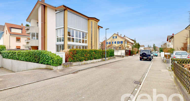 Grosszügige Maisonette Wohnung mit Hobbyraum und zwei Garagenboxen image 2