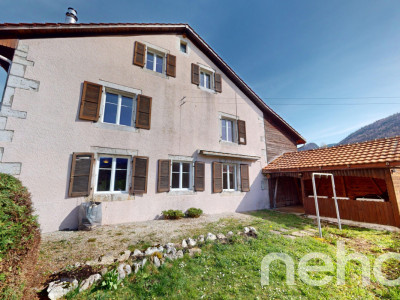 Maison de village avec vue sur un grand espace vert image 1