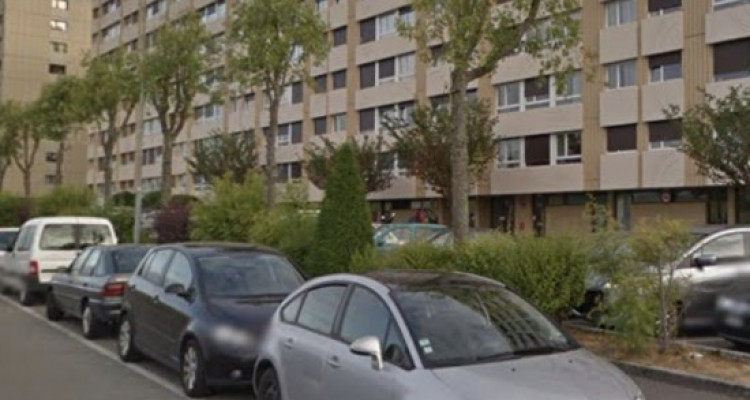 Bel appartement de 3 pièces situé à Meyrin.  image 1