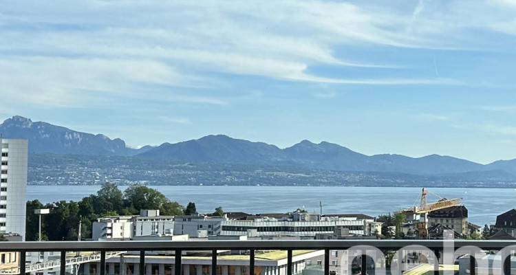 Superbe attique de 3,5 pces avec vue panoramique sur le lac à Lausanne image 1