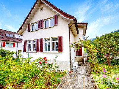 Traumhaftes Einfamilienhaus mit Garten und Bachanstoss image 1