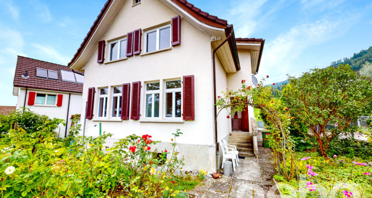 Traumhaftes Einfamilienhaus mit Garten und Bachanstoss image 3