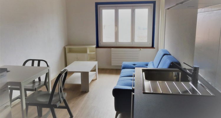 Appartement de 2 pièces au centre-ville dAvenches entièrement meublé. image 1