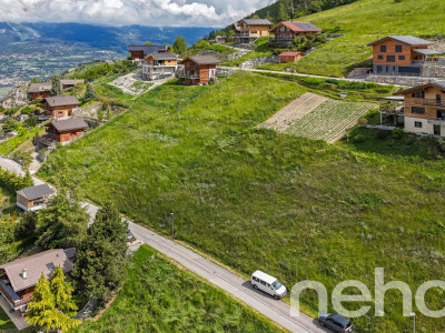 Terrain Exceptionnel avec Vue Panoramique sur les Montagnes - À Saisir image 1