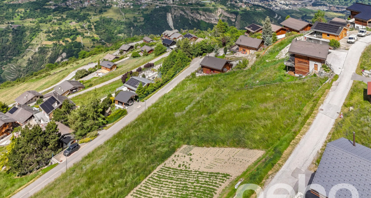 Terrain Exceptionnel avec Vue Panoramique sur les Montagnes - À Saisir image 4