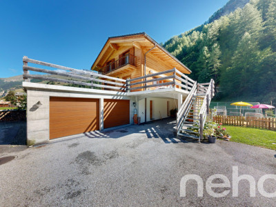 Superbe chalet avec vue imprenable sur les montagnes ! image 1