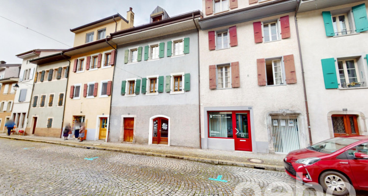 Exclusif: Maison mitoyenne de 4 niveaux dans la GrandRue image 1