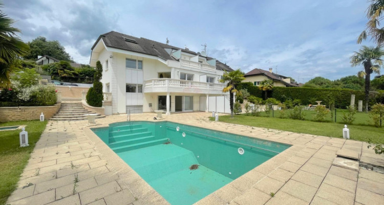 Splendide maison mitoyenne avec piscine et vue lac image 1