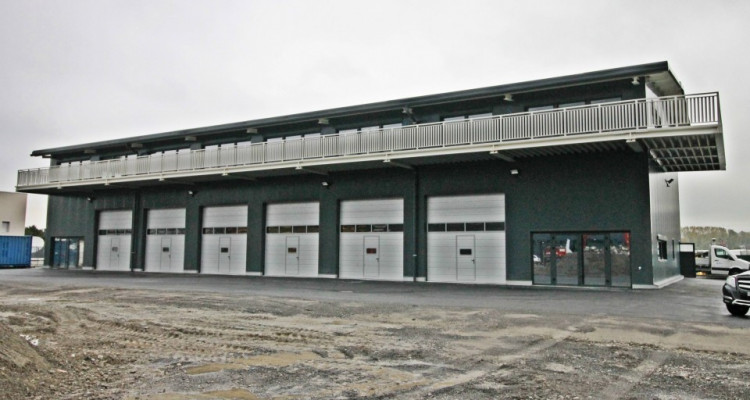 Belle halle industrielle neuve avec garages de 5m de hauteur image 1