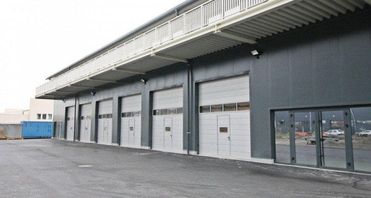 Belle halle industrielle neuve avec garages de 5m de hauteur image 2